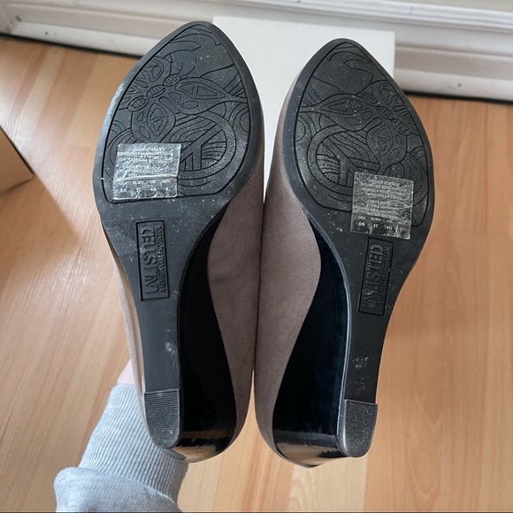 Kenneth Cole Pointed Wedge Heel - Picture 3 of 5